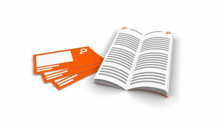 Broschüren im Freiformat ohne Umschlag glänzend schwarz Broschüren im Freiformat ohne Umschlag glänzend schwarz