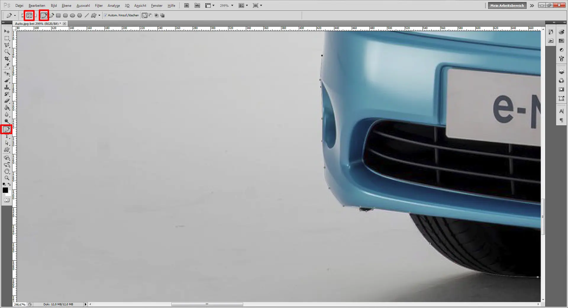 Photoshop Tutorial: Stoßstange eines hellblauen Autos.