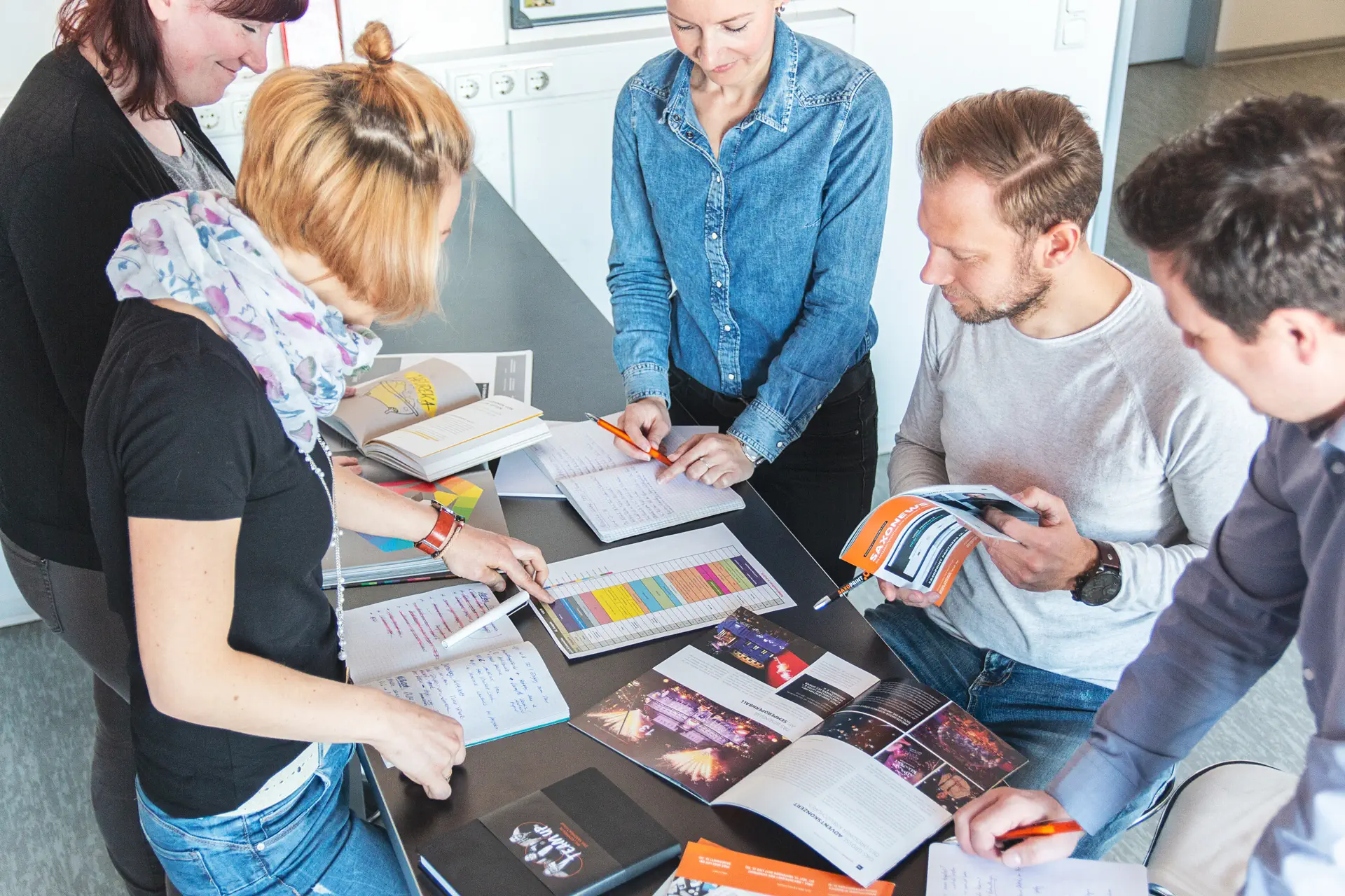 SAXONEWS Mitarbeiterzeitschrift Redaktionsteam SAXONEWS Mitarbeiterzeitschrift Redaktionsteam