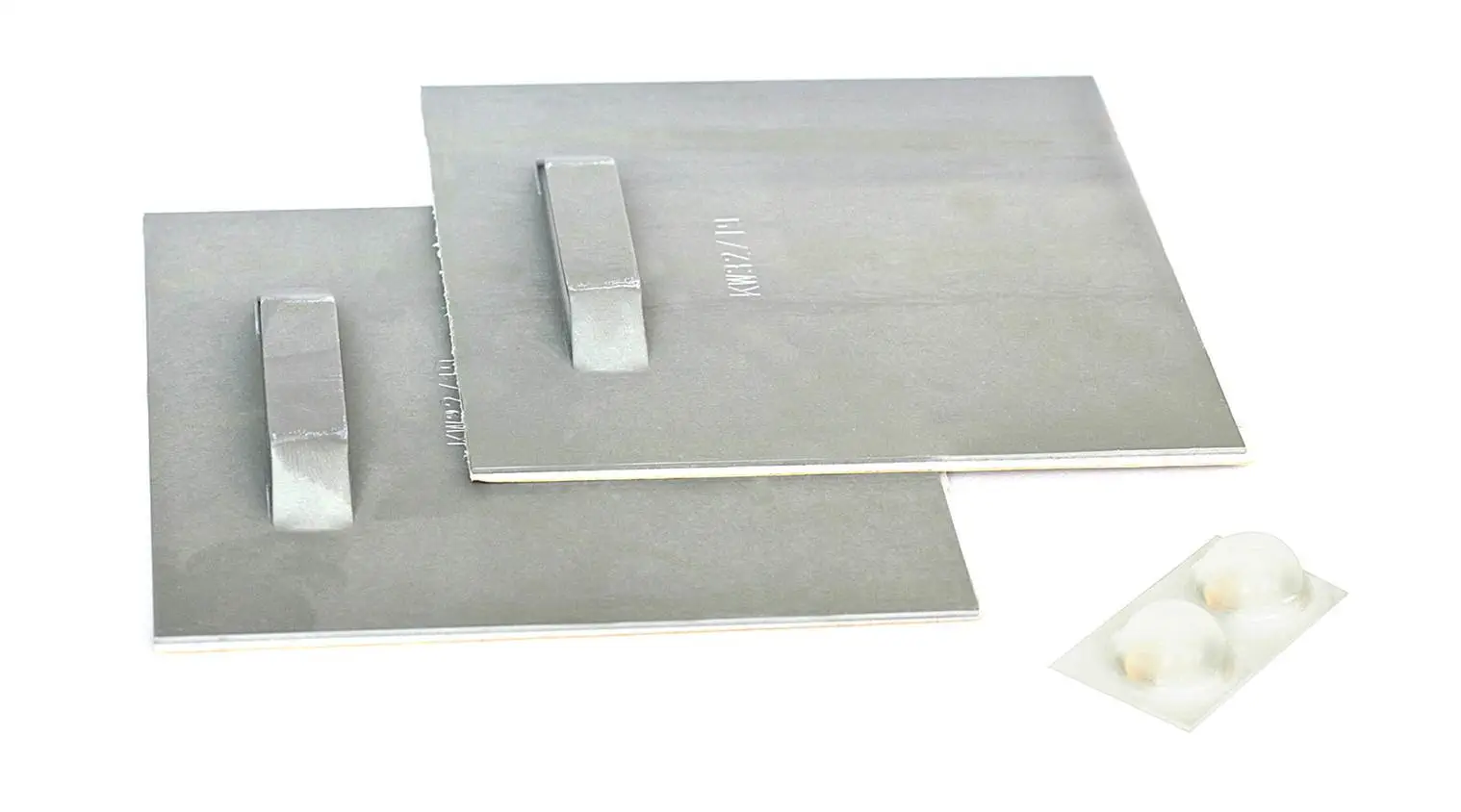 Befestigung mit Spiegelblechen - ohne Lochbohrungen Befestigung mit Spiegelblechen - ohne Lochbohrungen