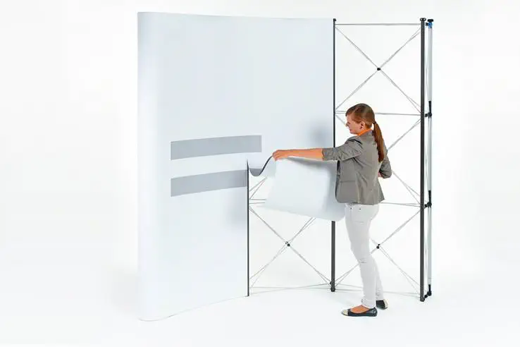 Werbetechnik – Aufbau einer PVC Messewand