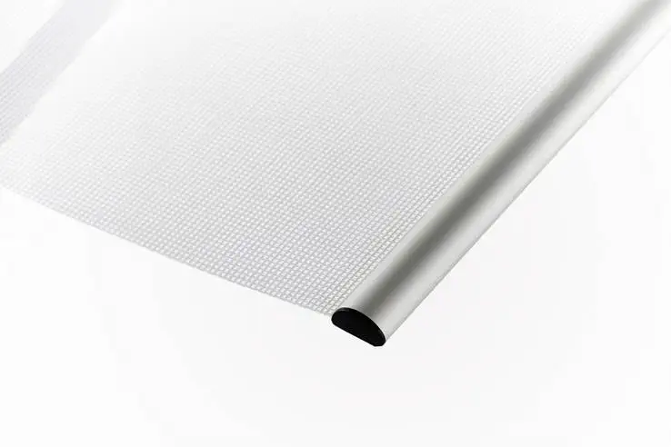 Werbetechnik – Werbeplane mit Mesh Gewebe und Klemmleiste